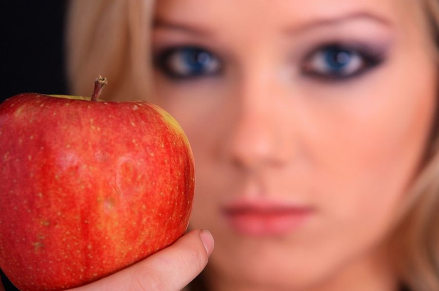 Perché mangiare una mela al giorno fa bene
