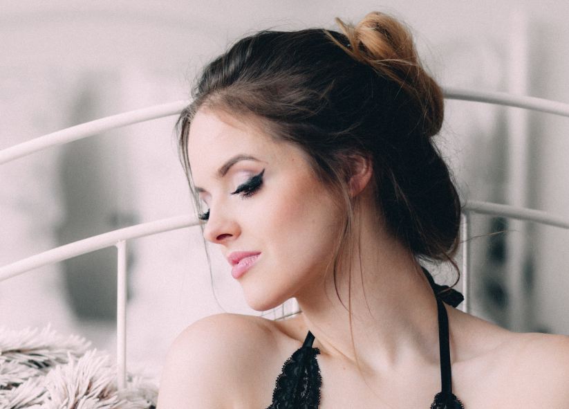 eyeliner a penna donna bellezza